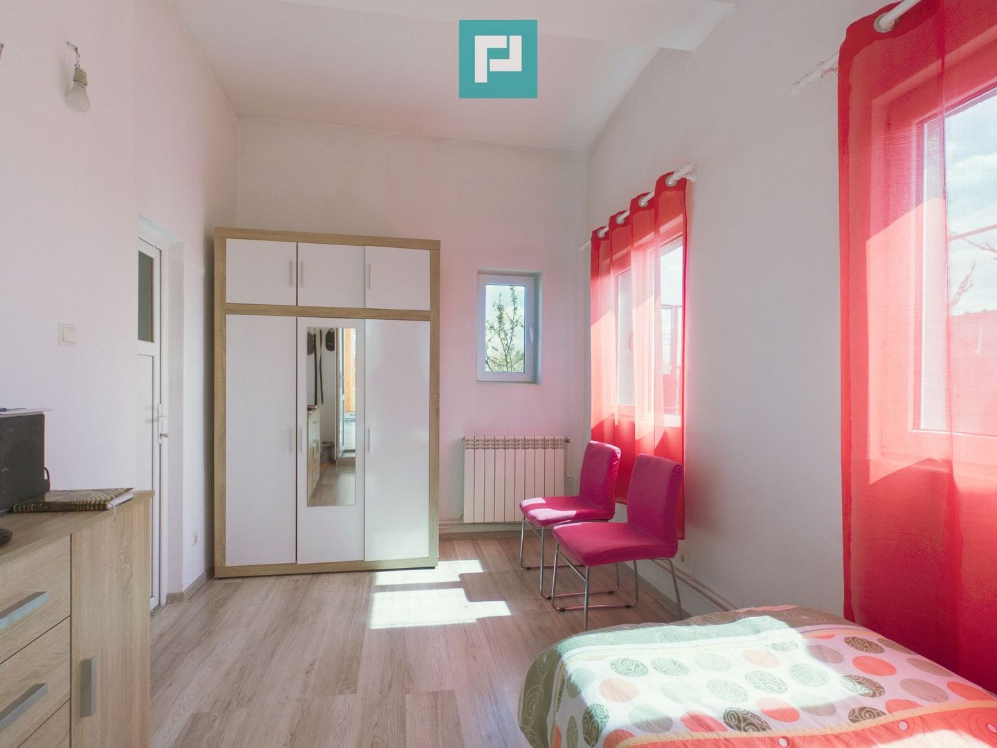 Casă cu 7 camere și teren generos în Șofronea - Poză 11