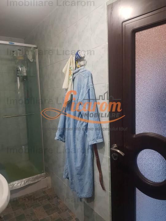 Corp de casa Blumana, zona str Lunga,curte,pod,beci. - Poză 7