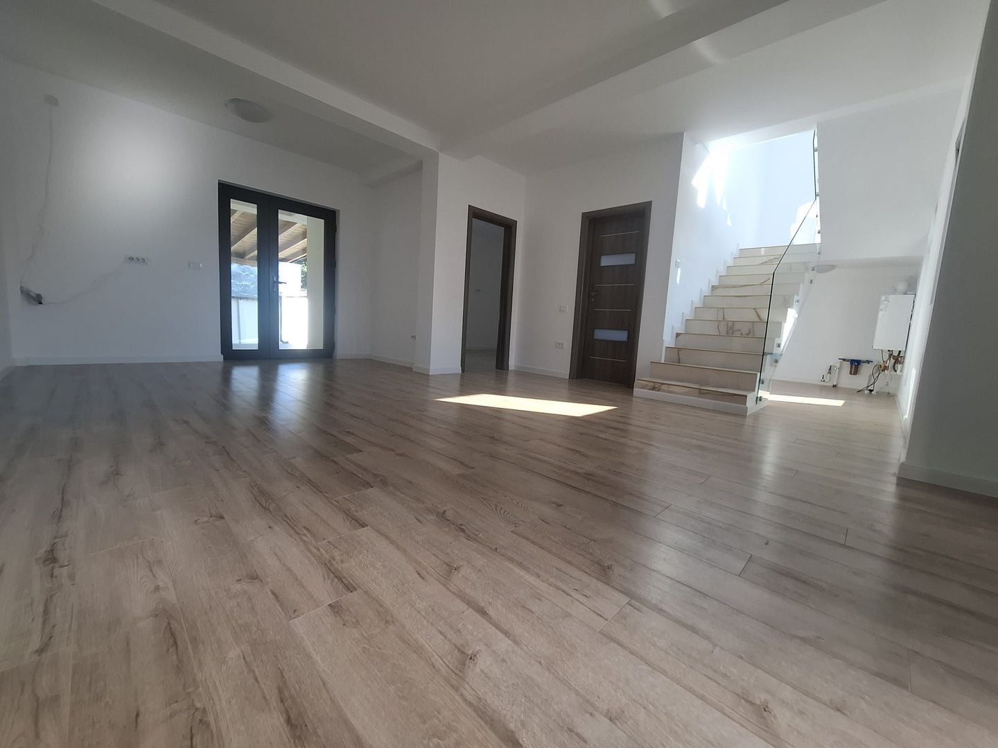 Vila individuala SUPERBA Tunari, ZONA BUNA, TOATE utilitatile - Poză 5