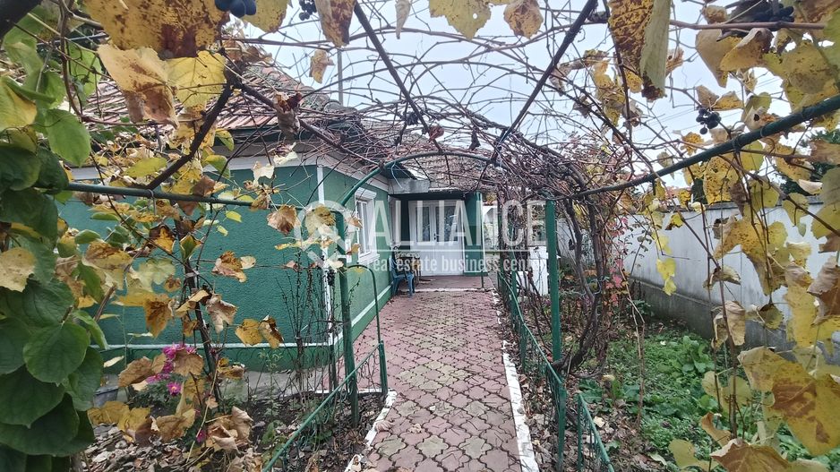 CUMPANA ( cod02) - Casa batraneasca 5 camere cu teren 491 mp - Poză 2