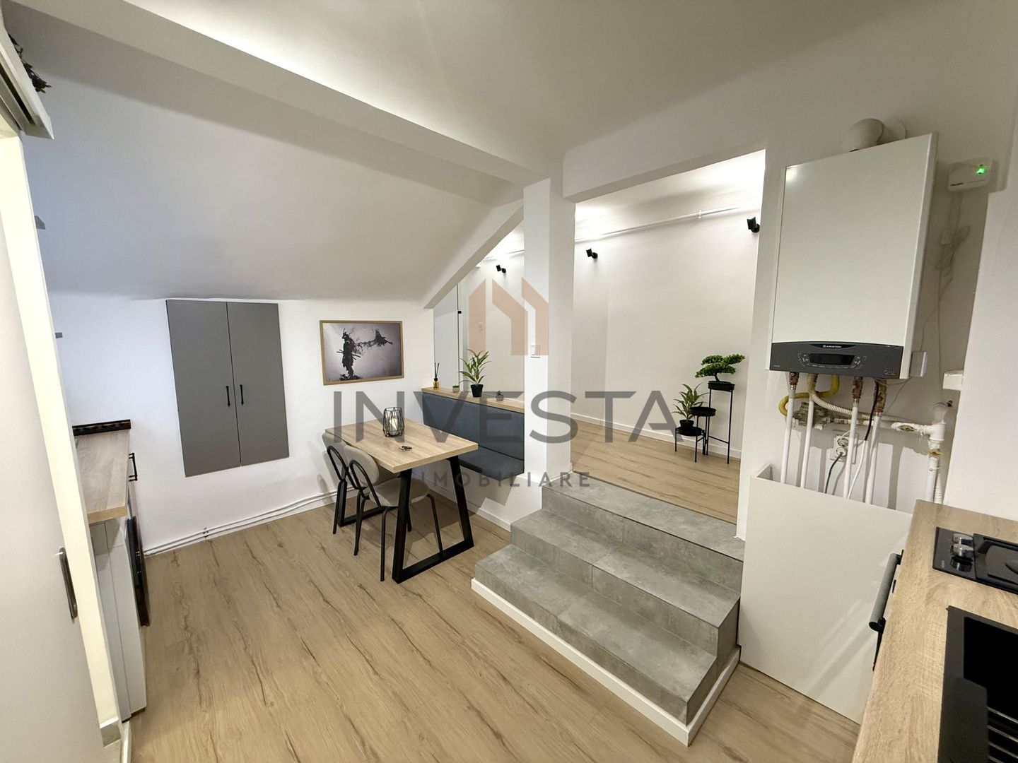 Apartament 2 camere, Ultracentral, ideal pentru locuit sau investitie - Poză 2