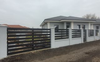 Casă de vânzare,luminoasă,ṣi bine compartimentată- orientare excelentă - Poză 4