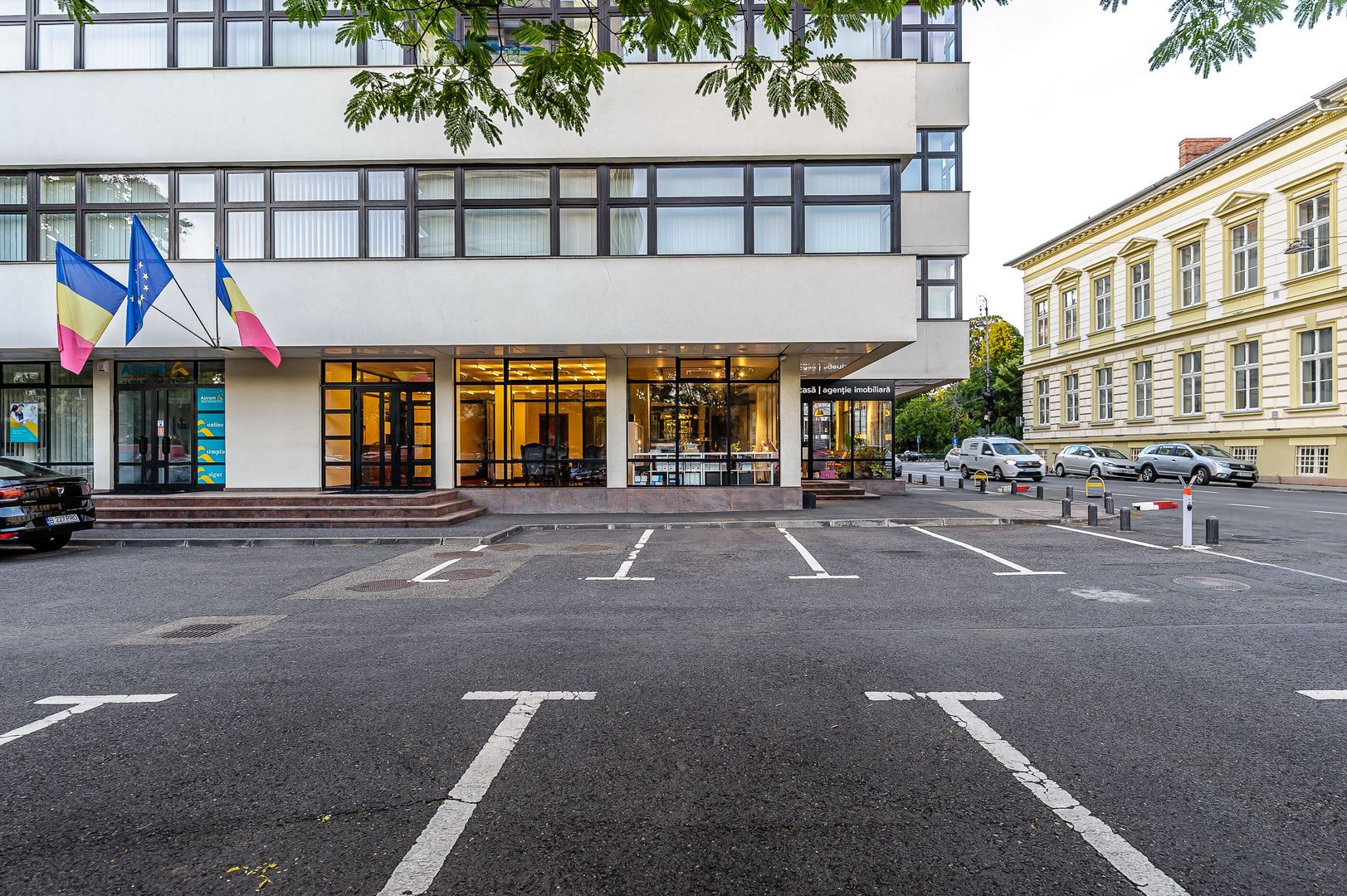 Birouri ultracentrale cu pază permanentă - Poză 5