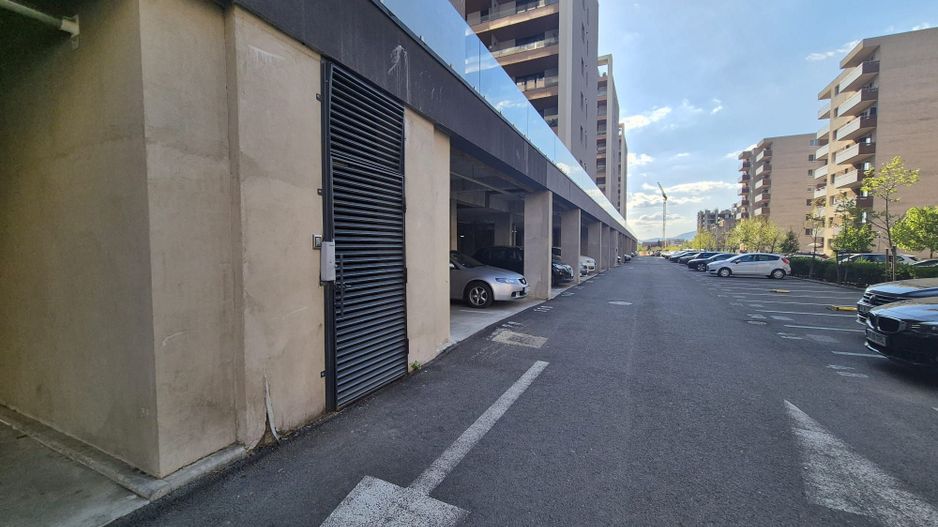 Zona Coresi, str. 13 Decembrie, apartament spațios, bloc nou, loc parcare - Poză 27