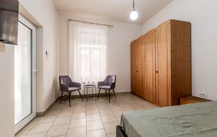 Apartament pe două nivele în Piața Catedralei, Arad.