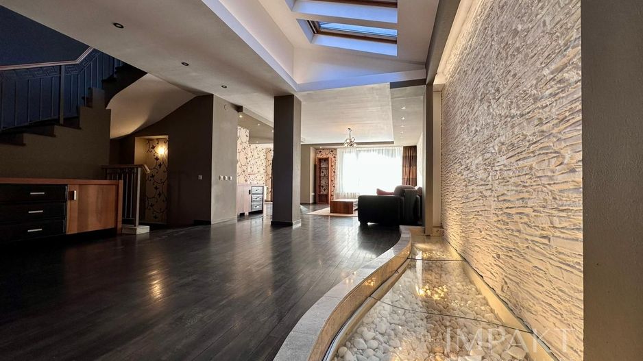 Casa de inchiriat | 6 camere, terasa, sauna, 320 mp - Poză 1