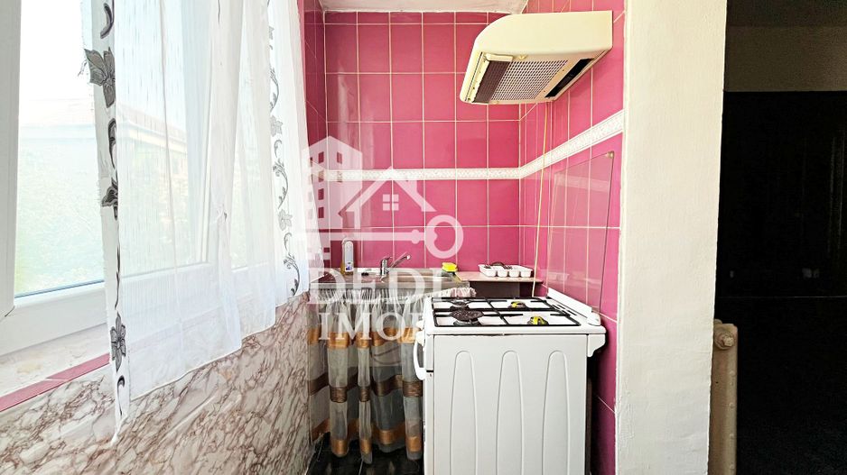 Apartament 3 camere de vanzare in zona Rogerius, Oradea - Poză 9