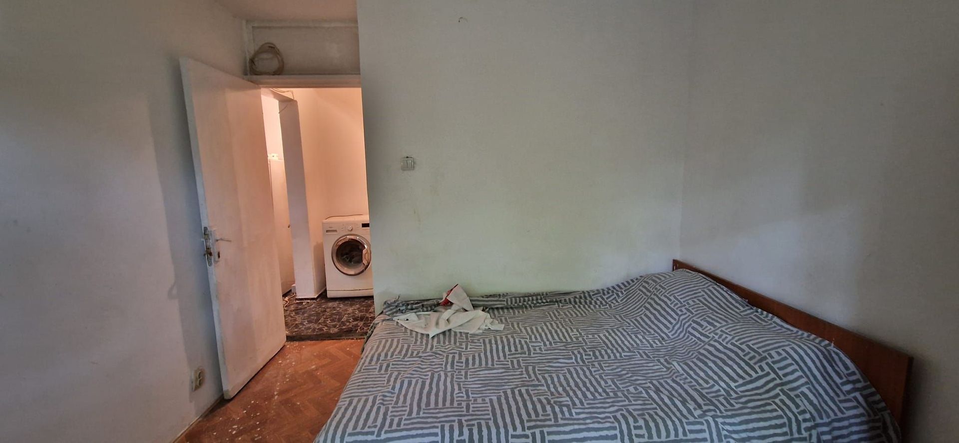 Apartament 2 camere Dec 47 mp Podul de Fier 99000 euro - Poză 4