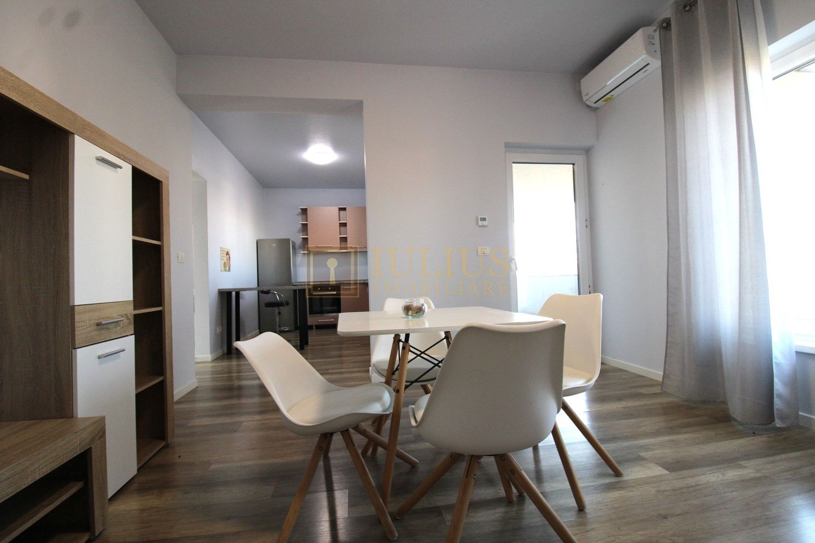 Casa cu 3 camere, locuri de  parcare, curte - Poză 4