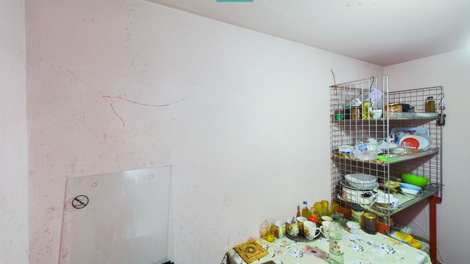 Casă cu 2 camere și 456 mp teren în Ghioroc - Poză 4