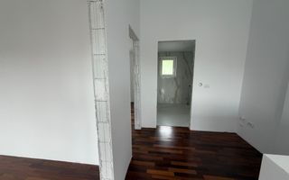 Carport. Toate utilitatile. In vatra veche la asfalt. - Poză 14