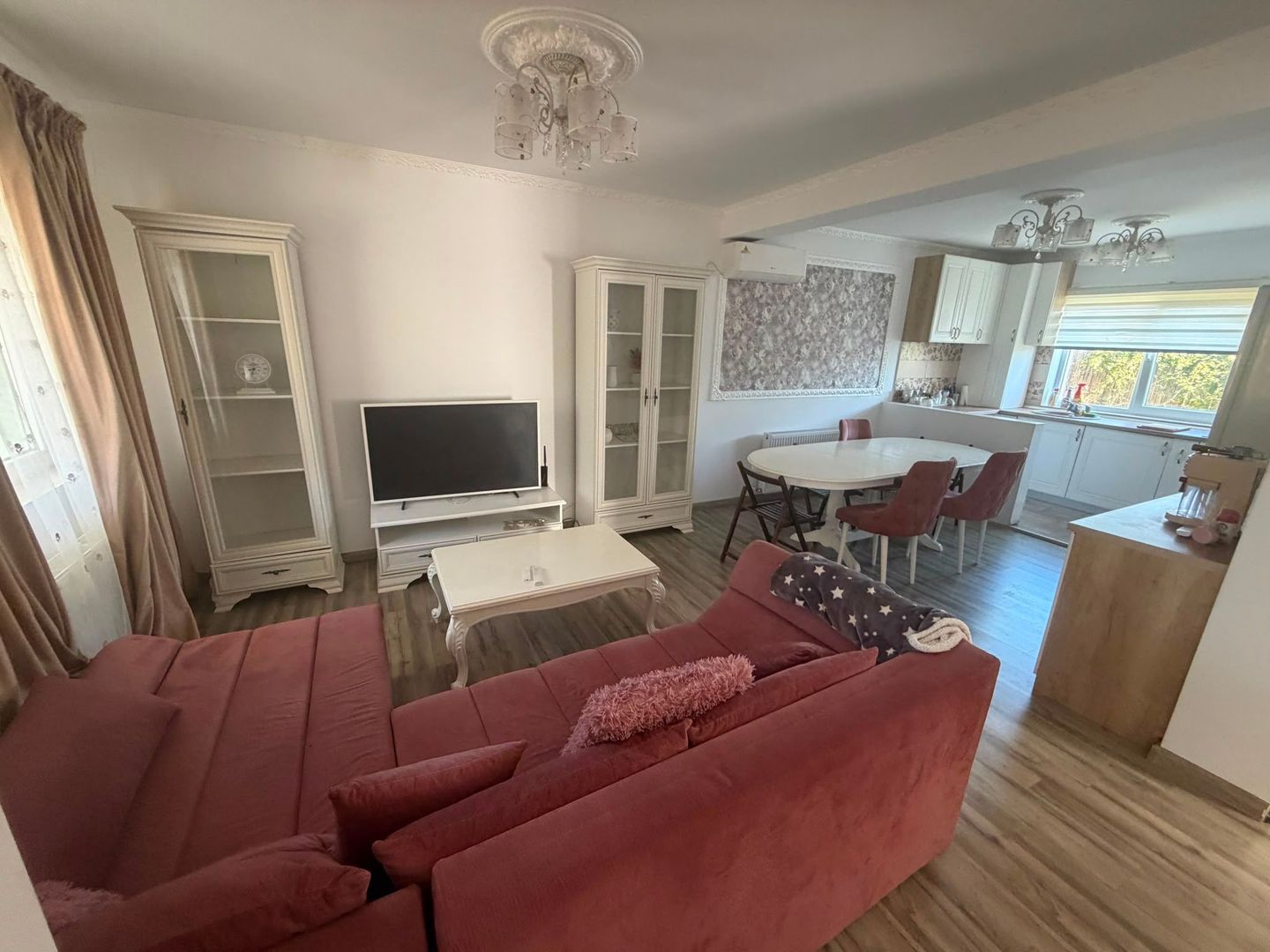 CASA INDIVIDUALA- DOMNESTI, CENTRALA PROPRIE, MOBILAT/UTILAT, COMIS 0% - Poză 1