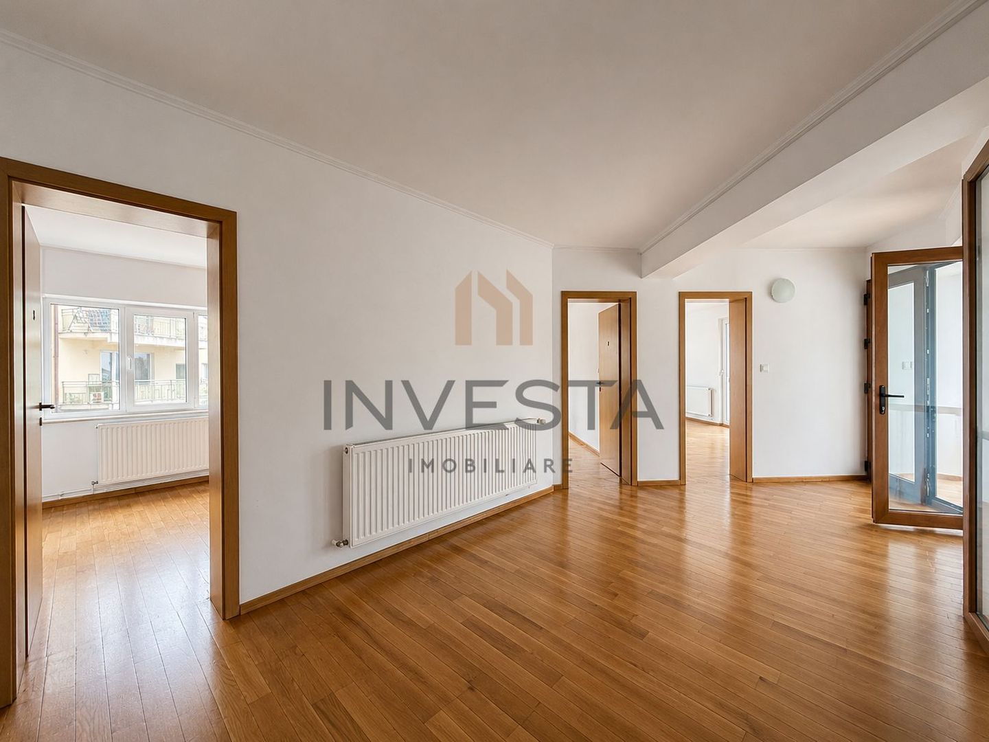 Vila spatioasa cu 15 camere de inchiriat in zona Andrei Muresanu - Poză 19