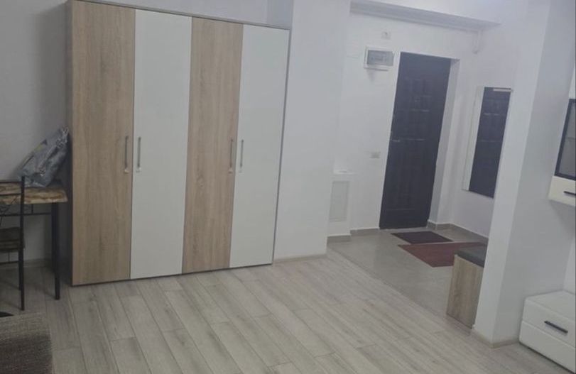Inchiriere apartament 2 camere  decomandat - Poză 2