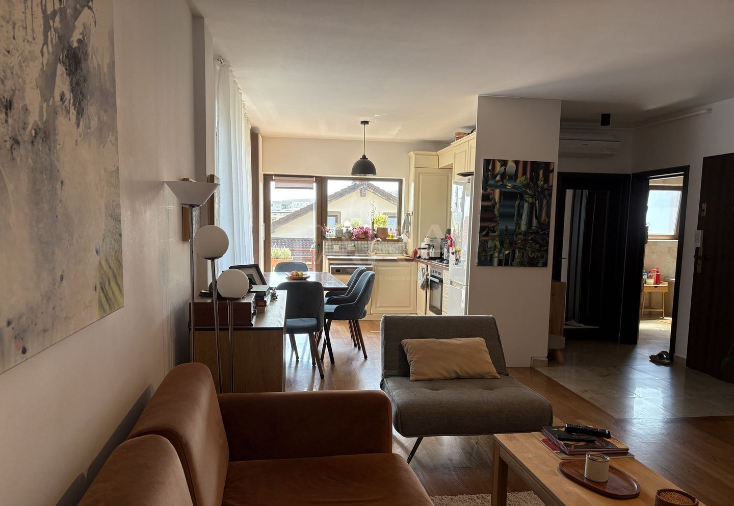 Apartament singur pe etaj, 2 balcoane și parcare, Andrei Mureșanu. - Poză 1