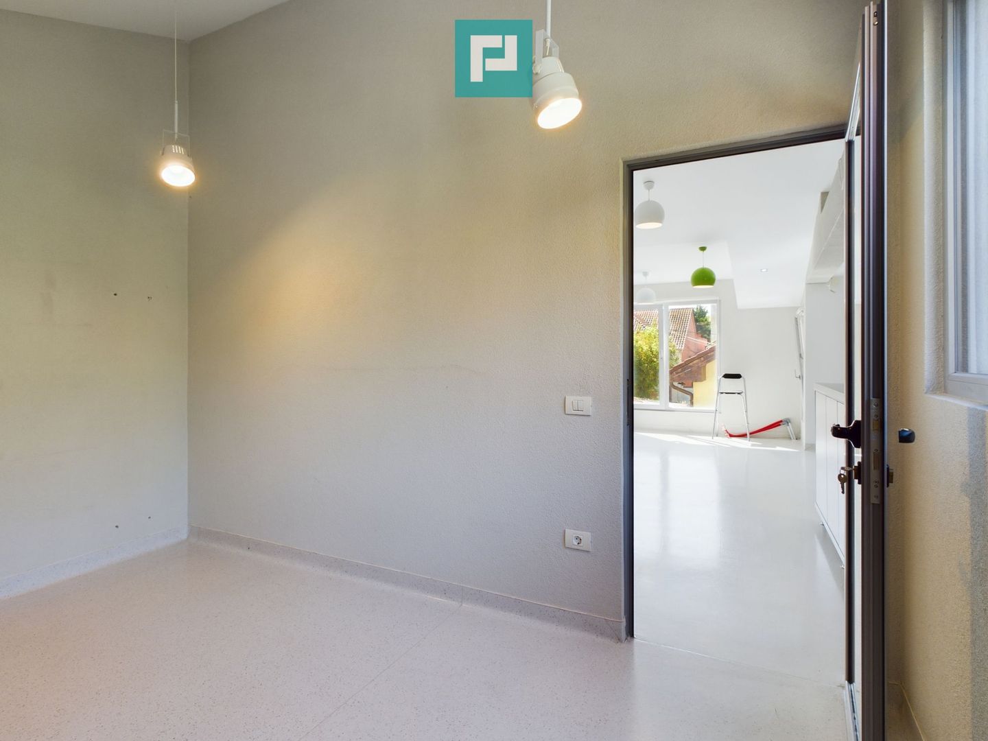 Vilă cu destinație multiplă situată ultracentral - Poză 15