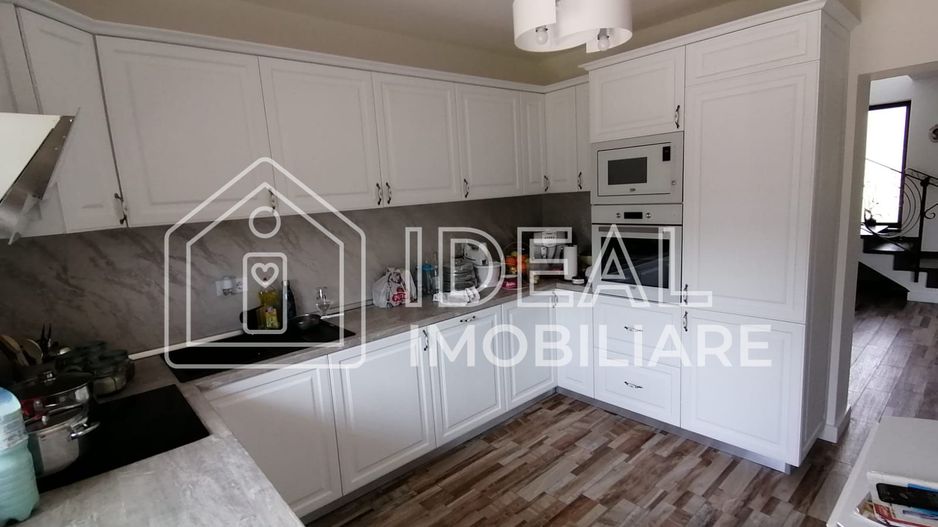 Casa moderna cu 4 camere, La  CHEIE in Poplaca - Poză 21