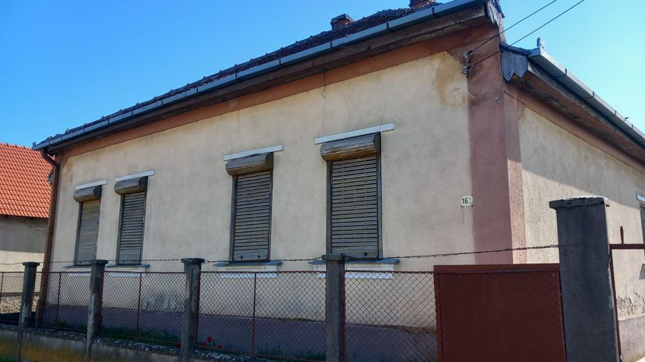 Ag EUROPA vinde casa cu 4 camere si teren de 60 ari in Ambud. - Poză 1