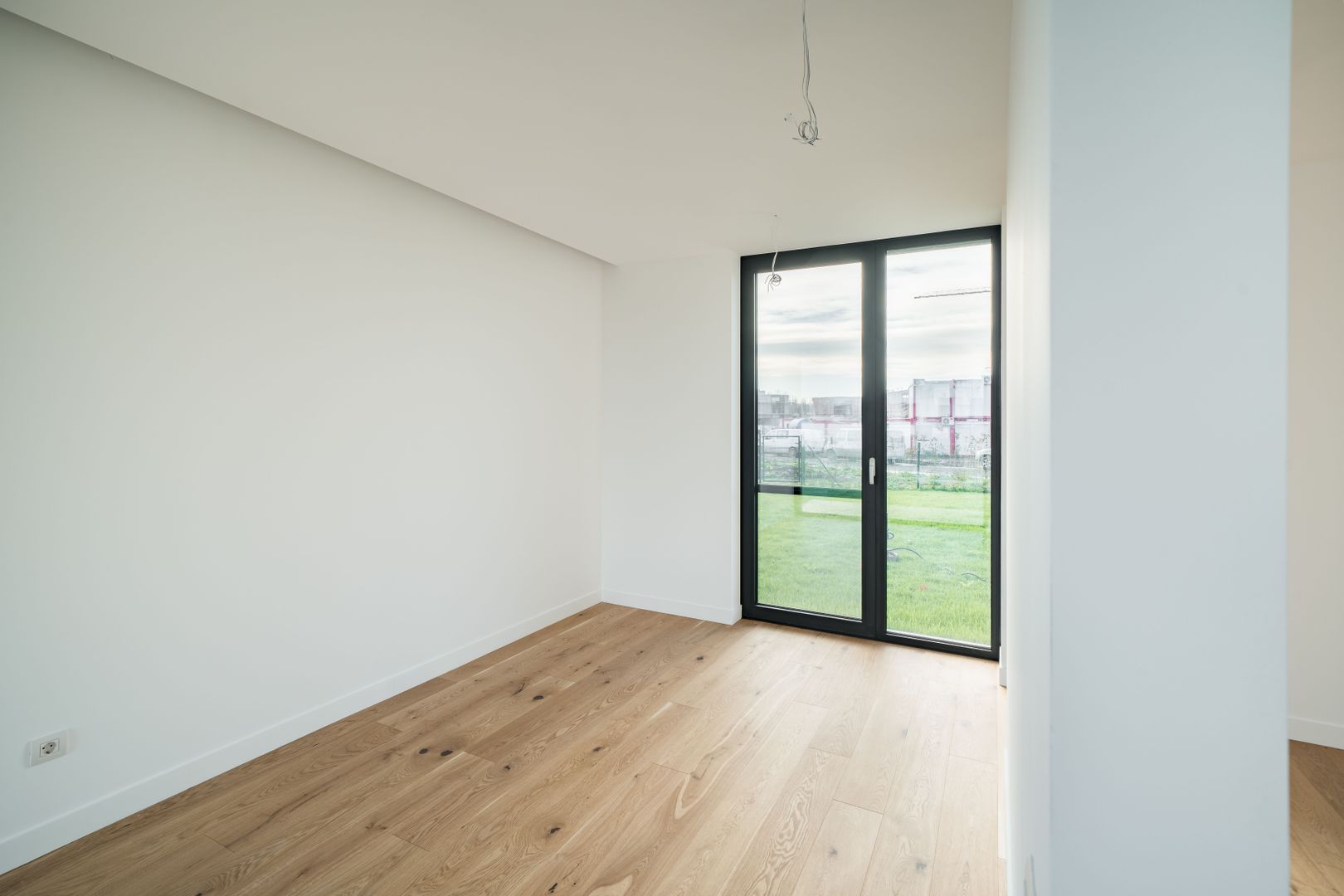 Vila tip UV10 mobilata partial in Amber Forest-prima inchiririere - Poză 4