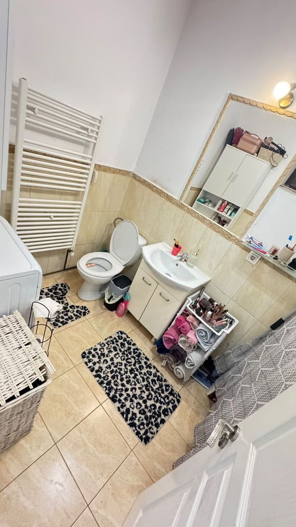🏡 CASĂ DE VÂNZARE ÎNTR-O ZONĂ BUNĂ – CONFORT, SPAȚIU ȘI POSIBILITATE - Poză 9