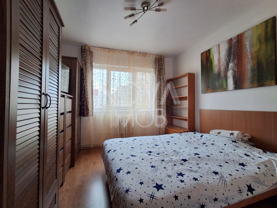 Apartament de inchiriat 3 camere etajul 4, cu lift,  Zona Vasile Aaron - Poză 10