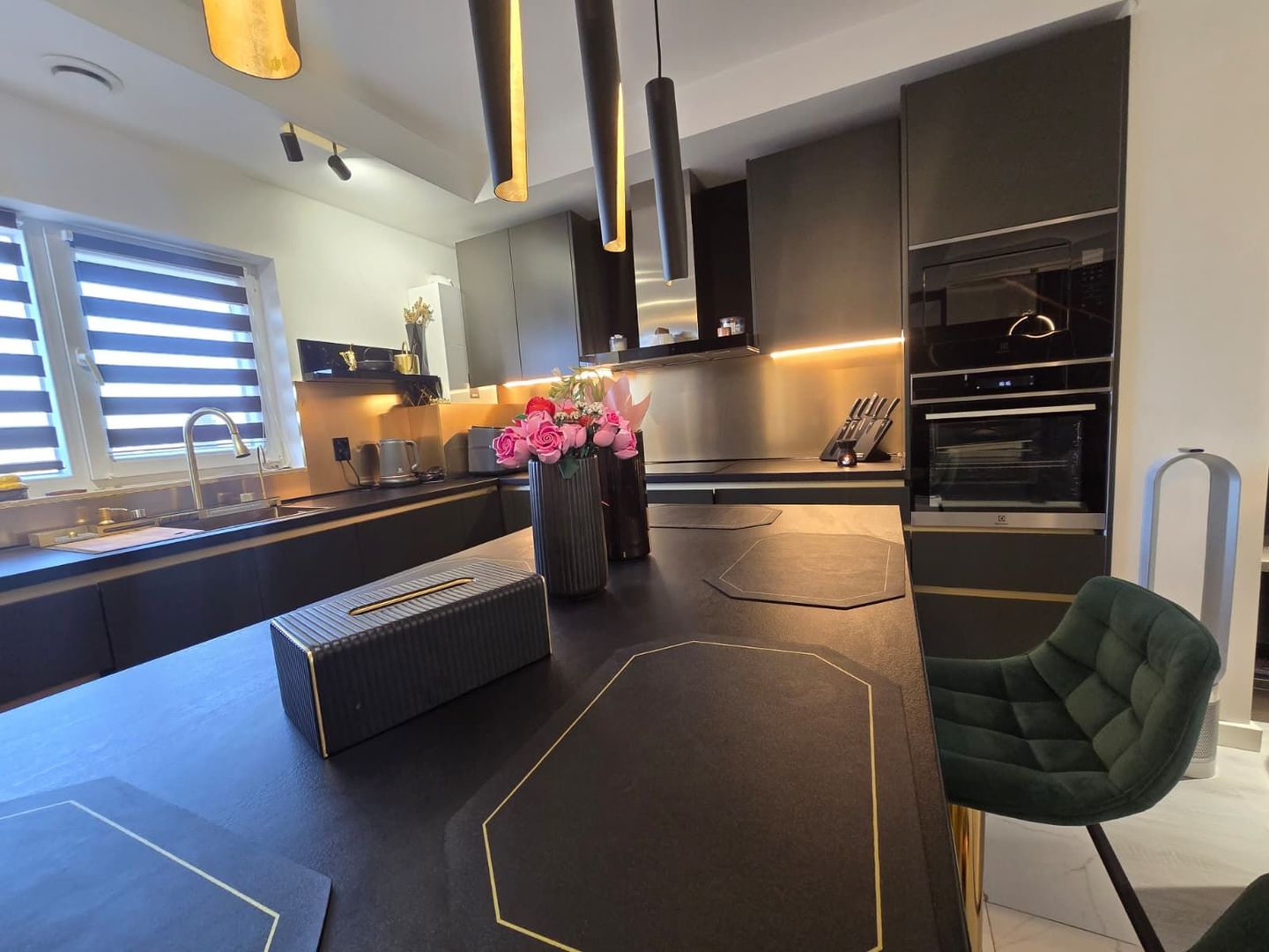 Cosmopolis - Vila M cu 3 Dormitoare Mobilata si Utilata - Poză 4