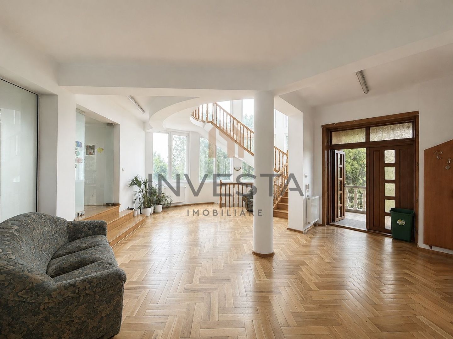 Vila spatioasa cu 15 camere de inchiriat in zona Andrei Muresanu - Poză 2