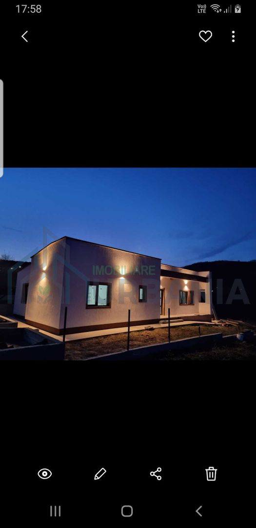 Casă de vânzare în Tomesti, cu utilități și parcare la asfalt - Poză 1