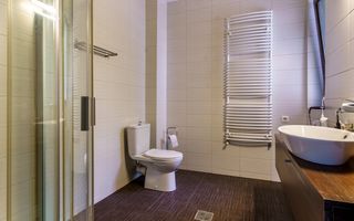 Vilă modernă, cu grădină superbă – ideală pentru o familie! - Poză 11
