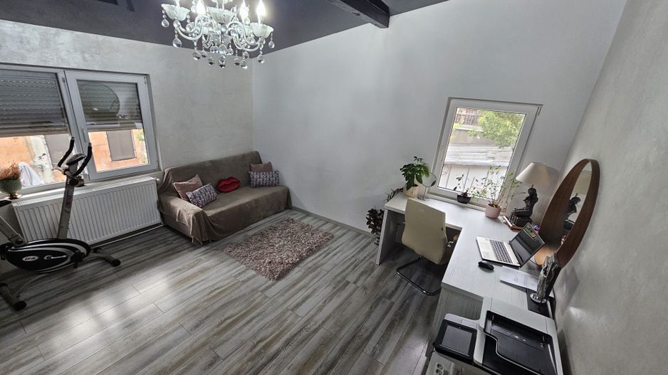 Casa renovata complet – zona Mall – - Poză 17