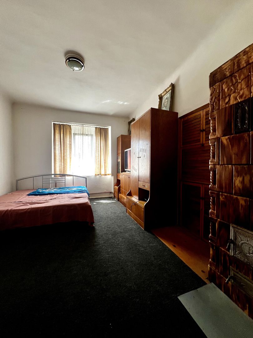 Casa in Tinca, centrala, 3 camere cu strada asfaltata - Poză 4