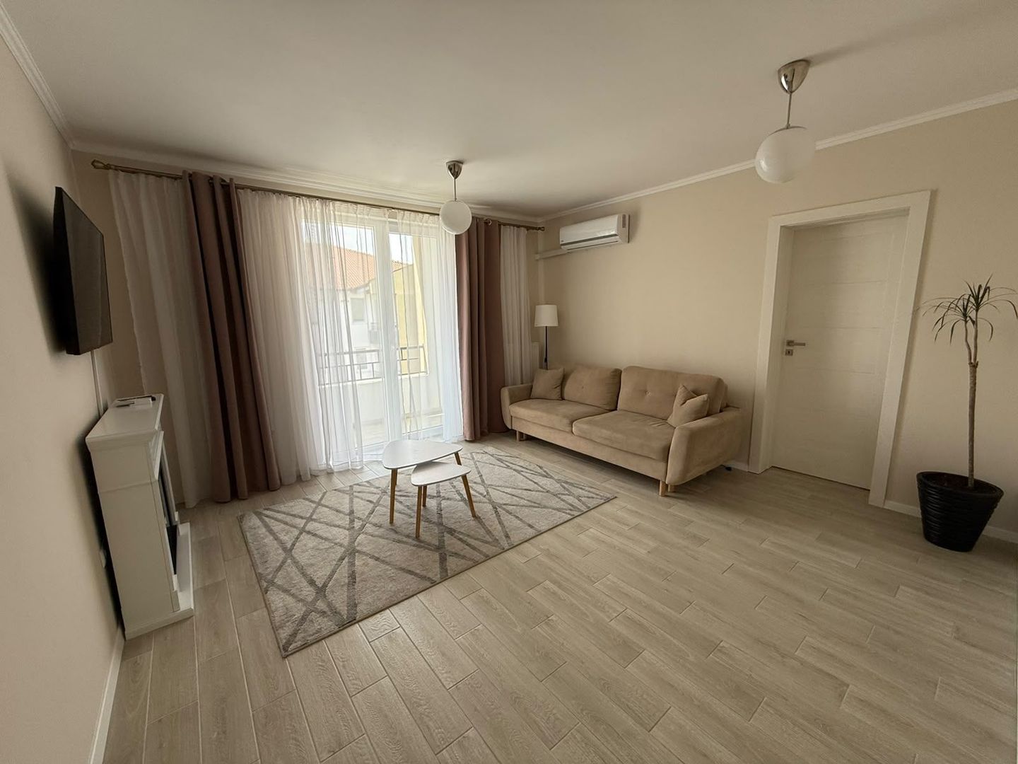 Apartament 2 camere decomandat - P. Brana, Selimbar - Poză 1