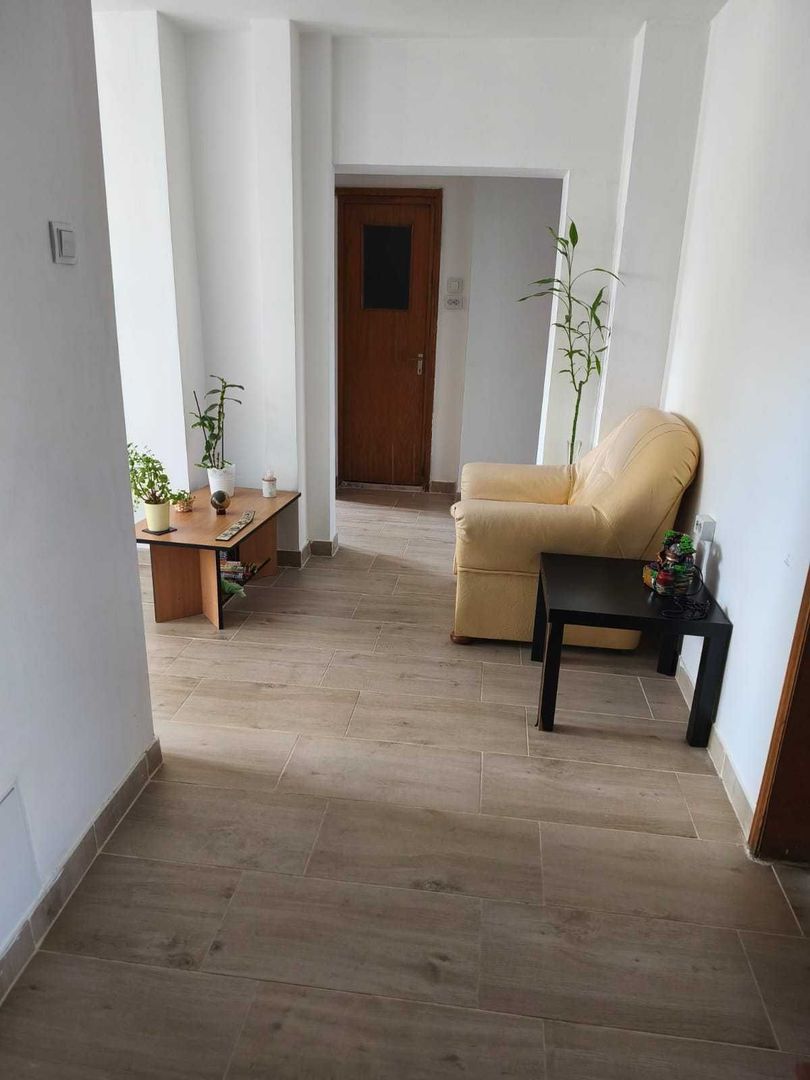 Calea Calarași, 3 camere, stradal, posibilitate montare centrala - Poză 1