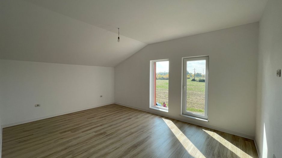 Duplex 4 dormitoare-2 Bai-129 Mp- Super Pret-Pozitie Excelenta-Ghiroda - Poză 3