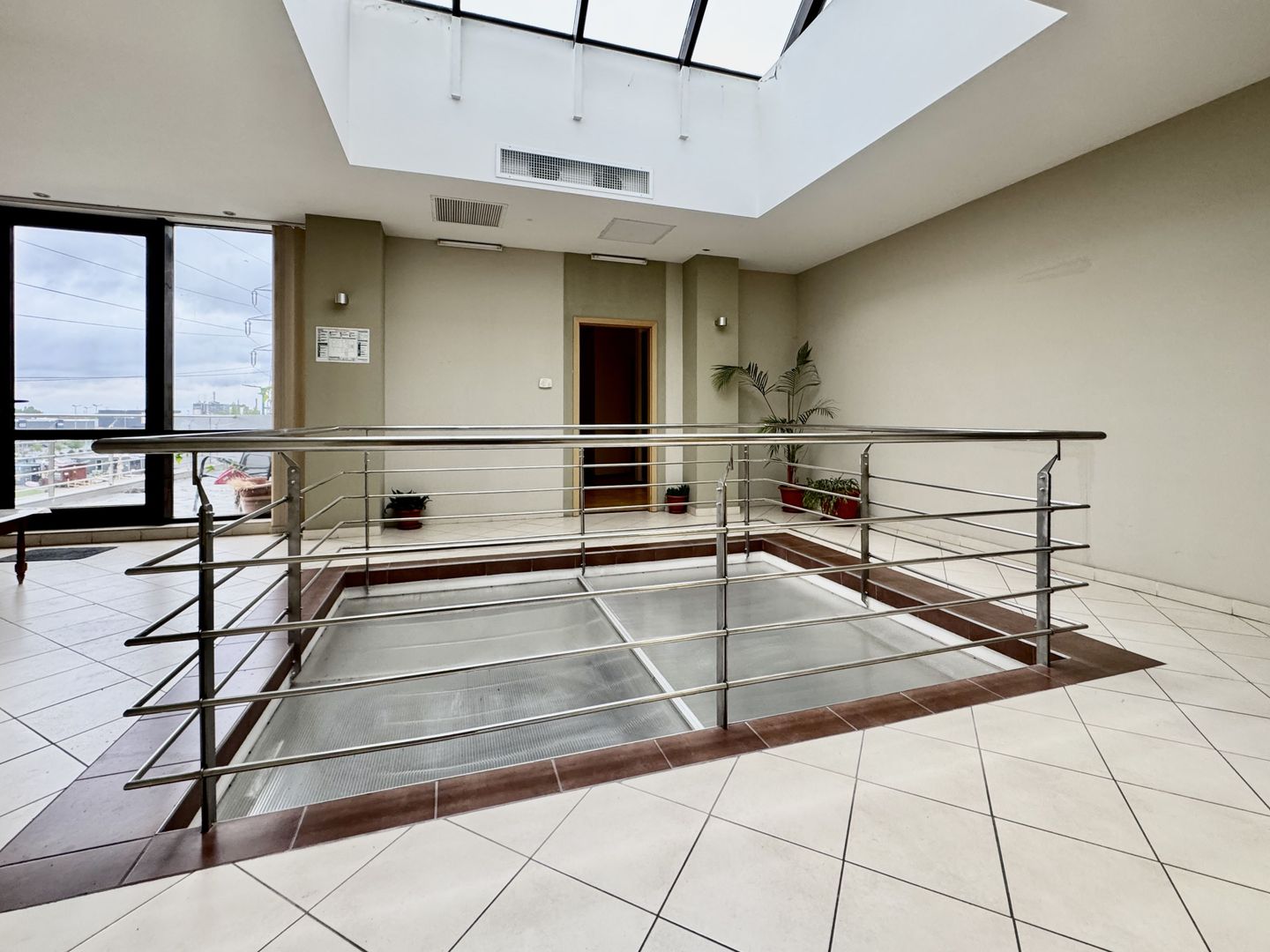 Spațiu pentru birouri langa Funshop Buziașului - Poză 18