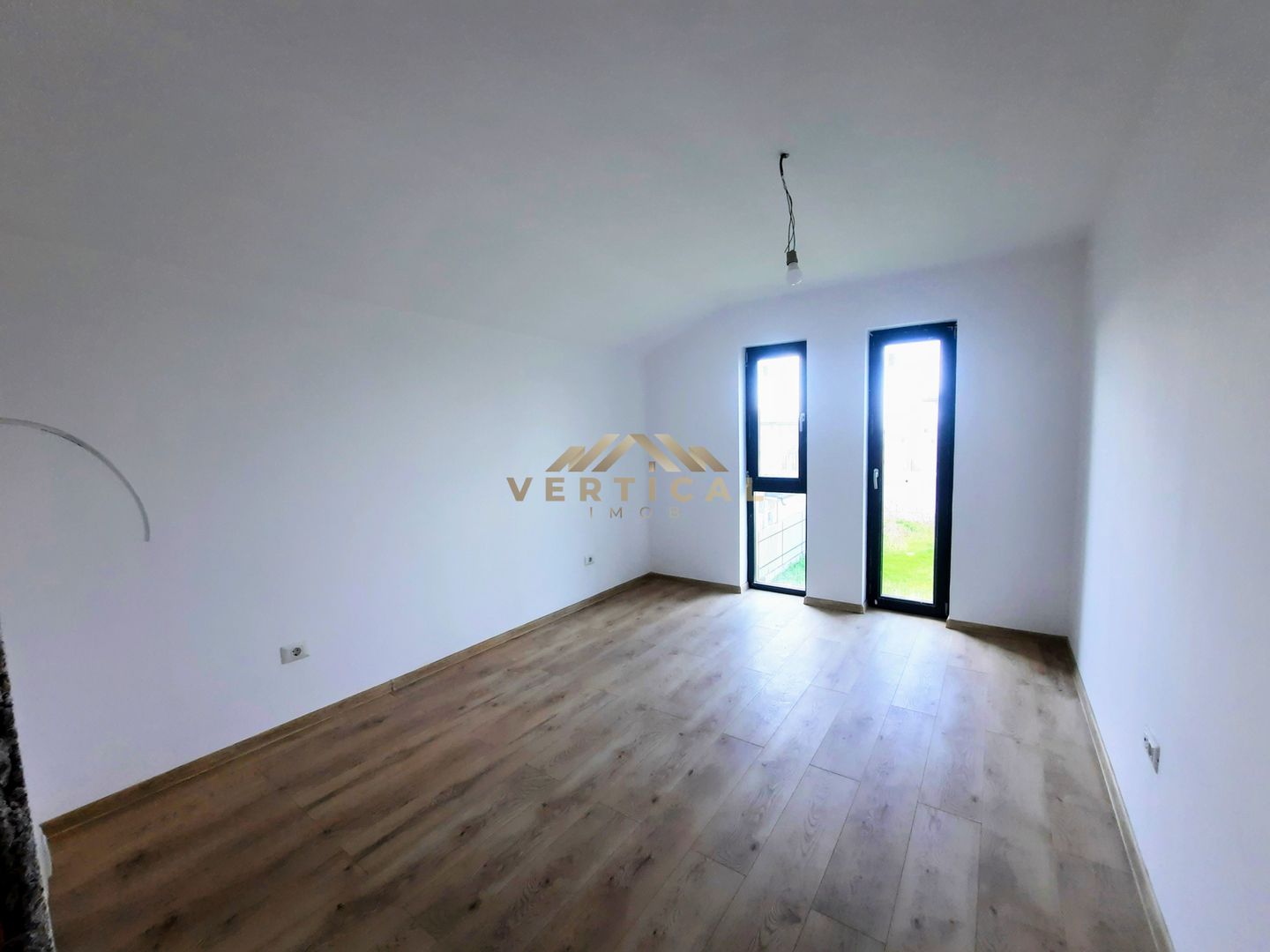 Vila 4 camere in comuna Berceni - Poză 8
