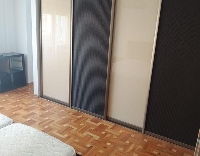 Închiriez apartament 3 camere, Piața Muncii, mobilat - Poză 7