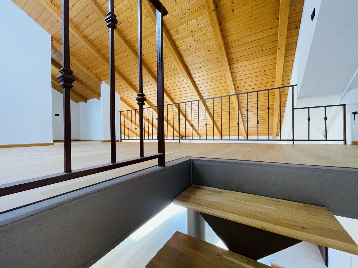 P-ta Unirii - Comision 0% | Apartament 3 camere-113 mp | Imobil 2008 - Poză 1