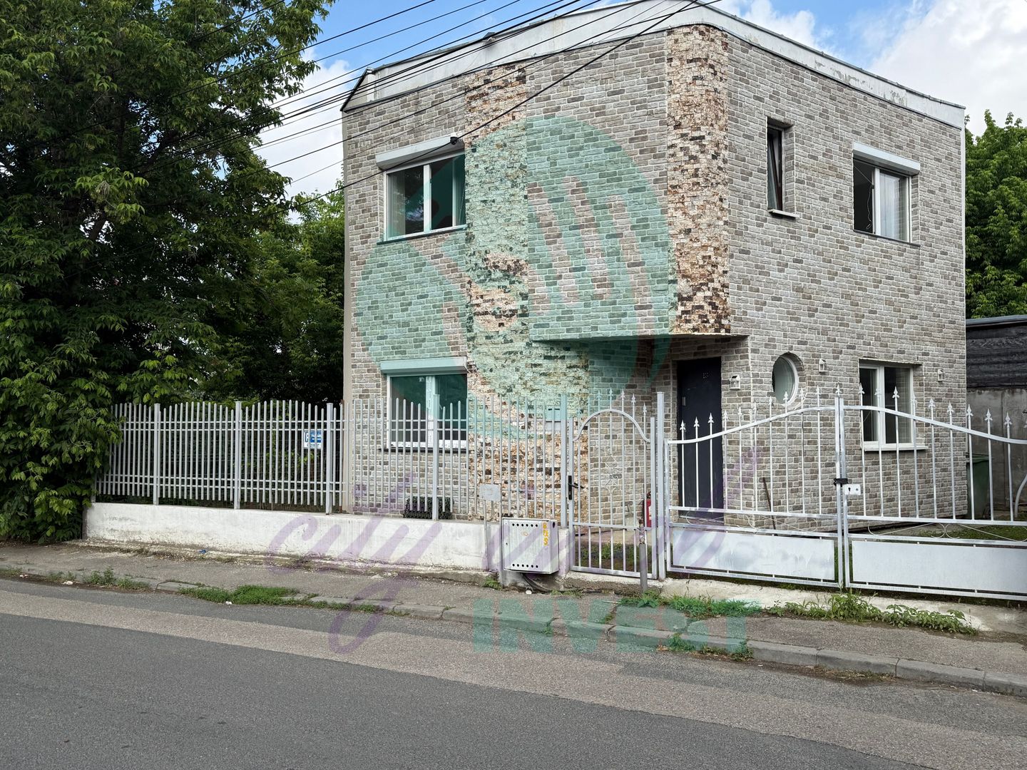 Casa receptionata in 2025 singura in curte - Poză 1