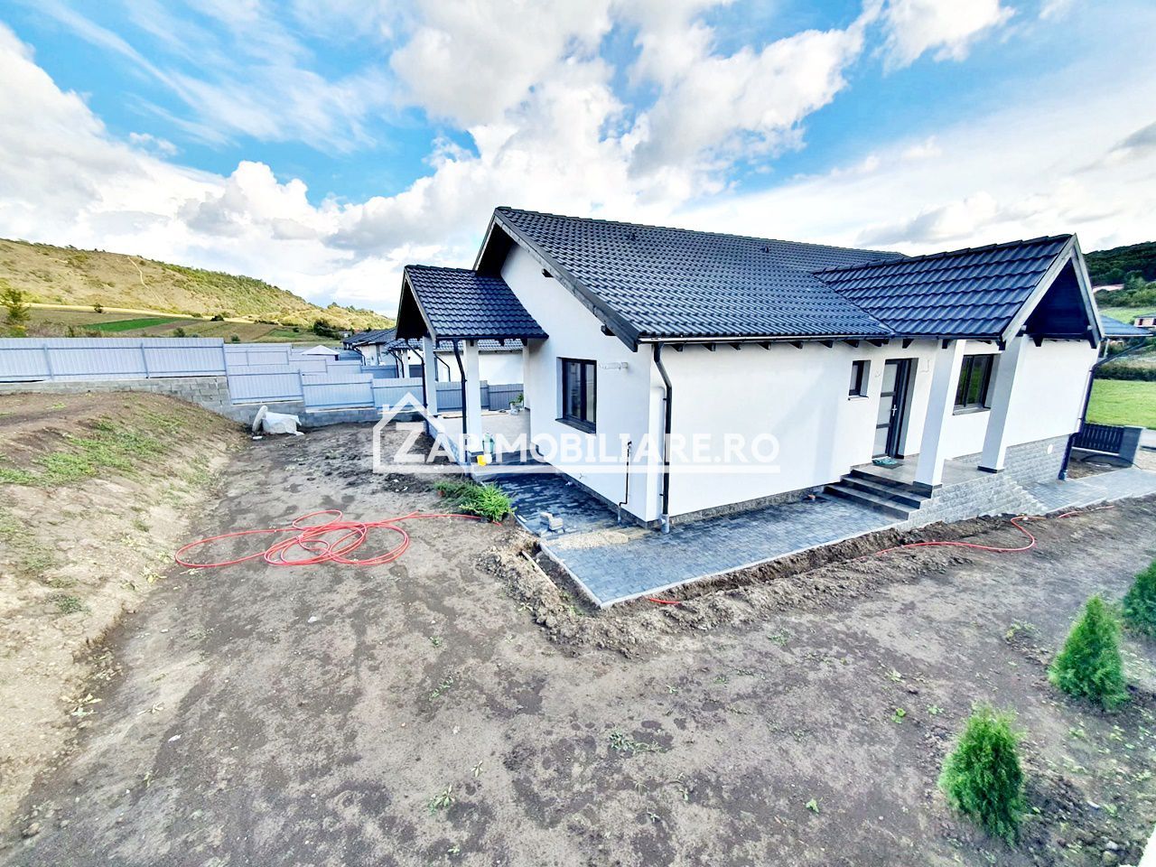 Casă la cheie pe 1 nivel 4cam. 2 bai,1 dresing 650 mp. teren - Poză 7
