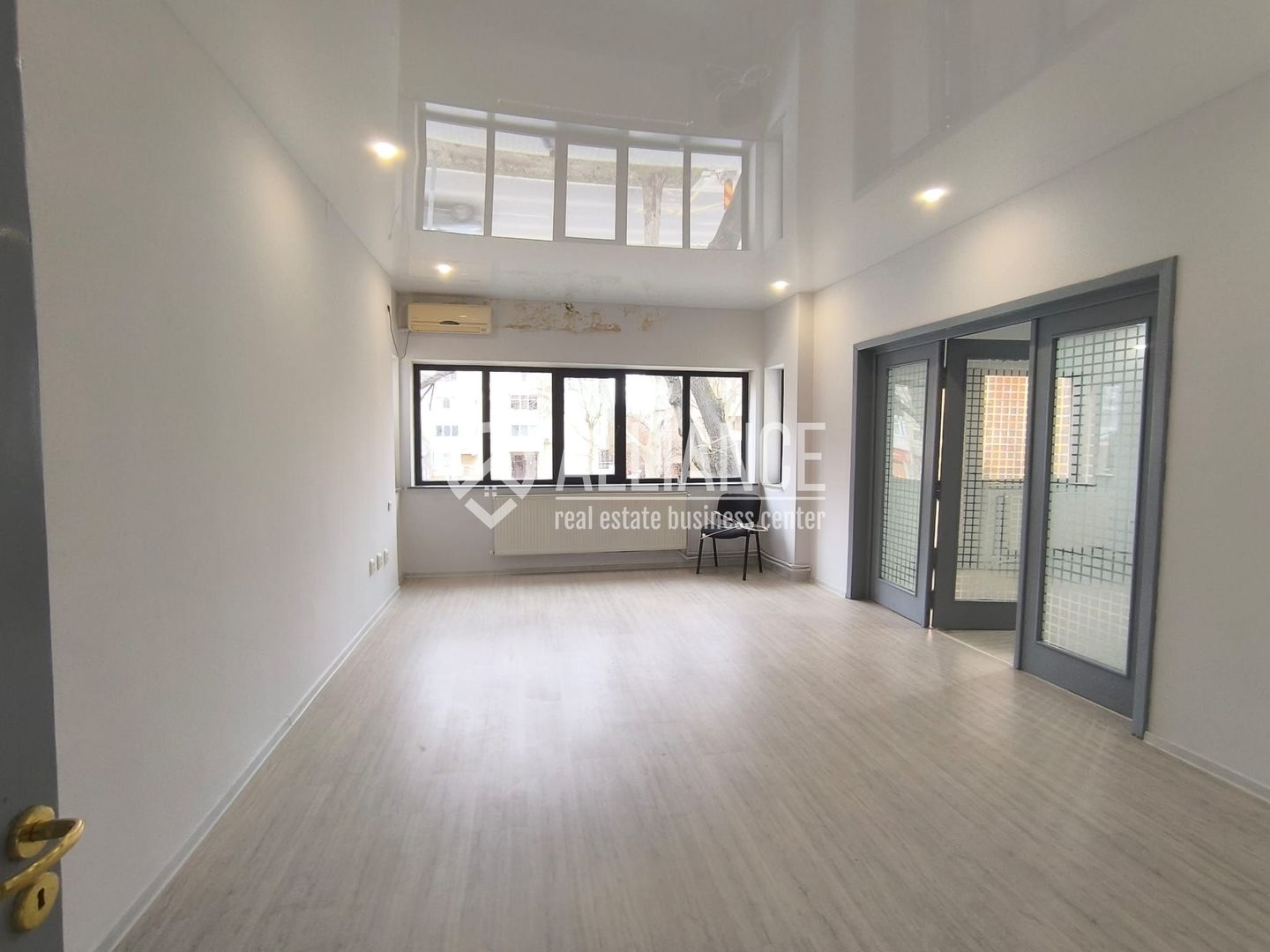 Capitol Bulevardul Mamaia Vila D+2E+M - Poză 12