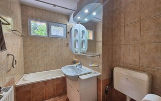 Apartament cu 3 camere, zona Piața Astra, etaj 1 - Poză 4