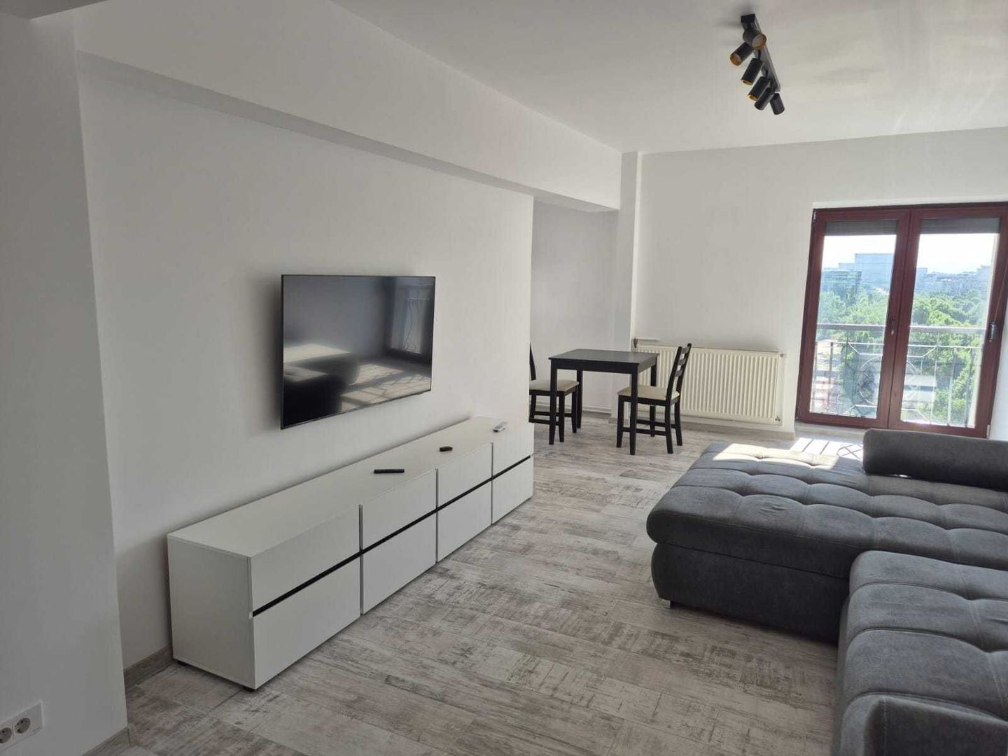 Apartament 2 camere, centrală proprie, modern, vedere spectaculoasă - Poză 1