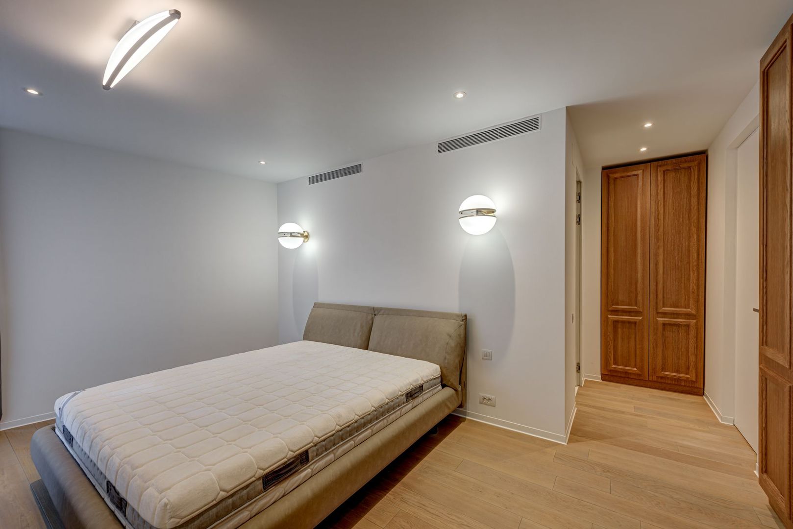 Apartament spatios 4 camere tip duplex | One Charles de Gaulle - Poză 18