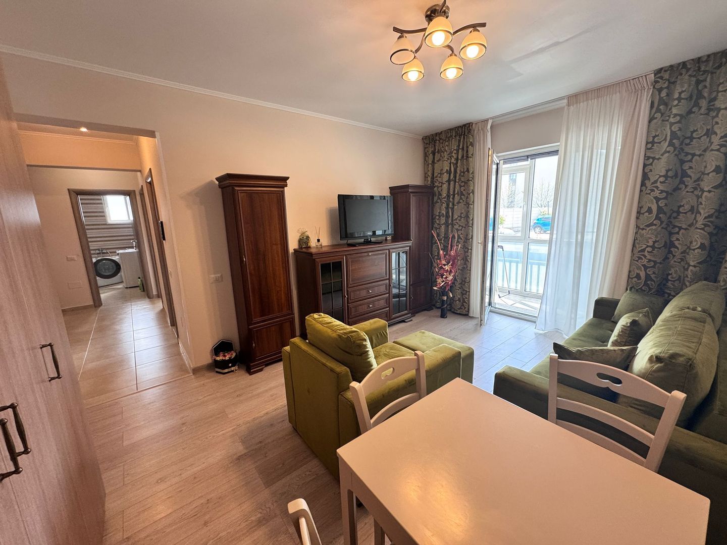 AP. 2 CAMERE, LOC DE PARCARE, CENRALA, BUCATARI INCHISA, CURTE 70 MP - Poză 1