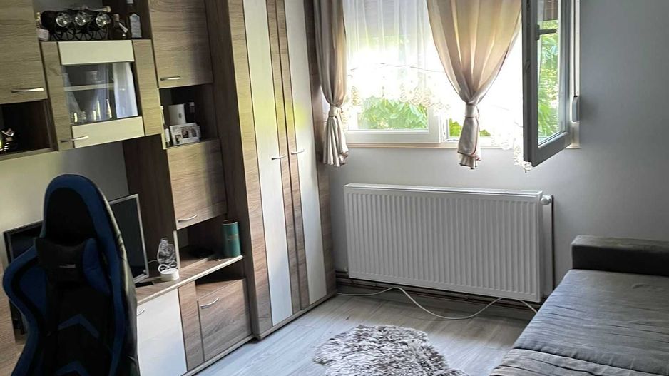 Apartament 2 camere de vanzare , Carpati 1 - Poză 3