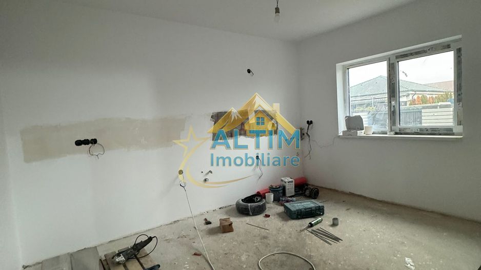 De vânzare - Casă cu 4 camere în cartier Izvor - Poză 10