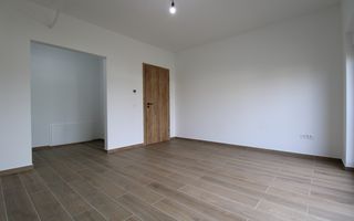 Casa zona Lunei, 5 camere + 3 bai, centrala proprie, rezidential sau birouri ! - Poză 35