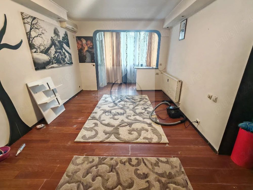 Vand apartament 3 camere, semidecomandat, str. Liviu Rebreanu - Poză 3