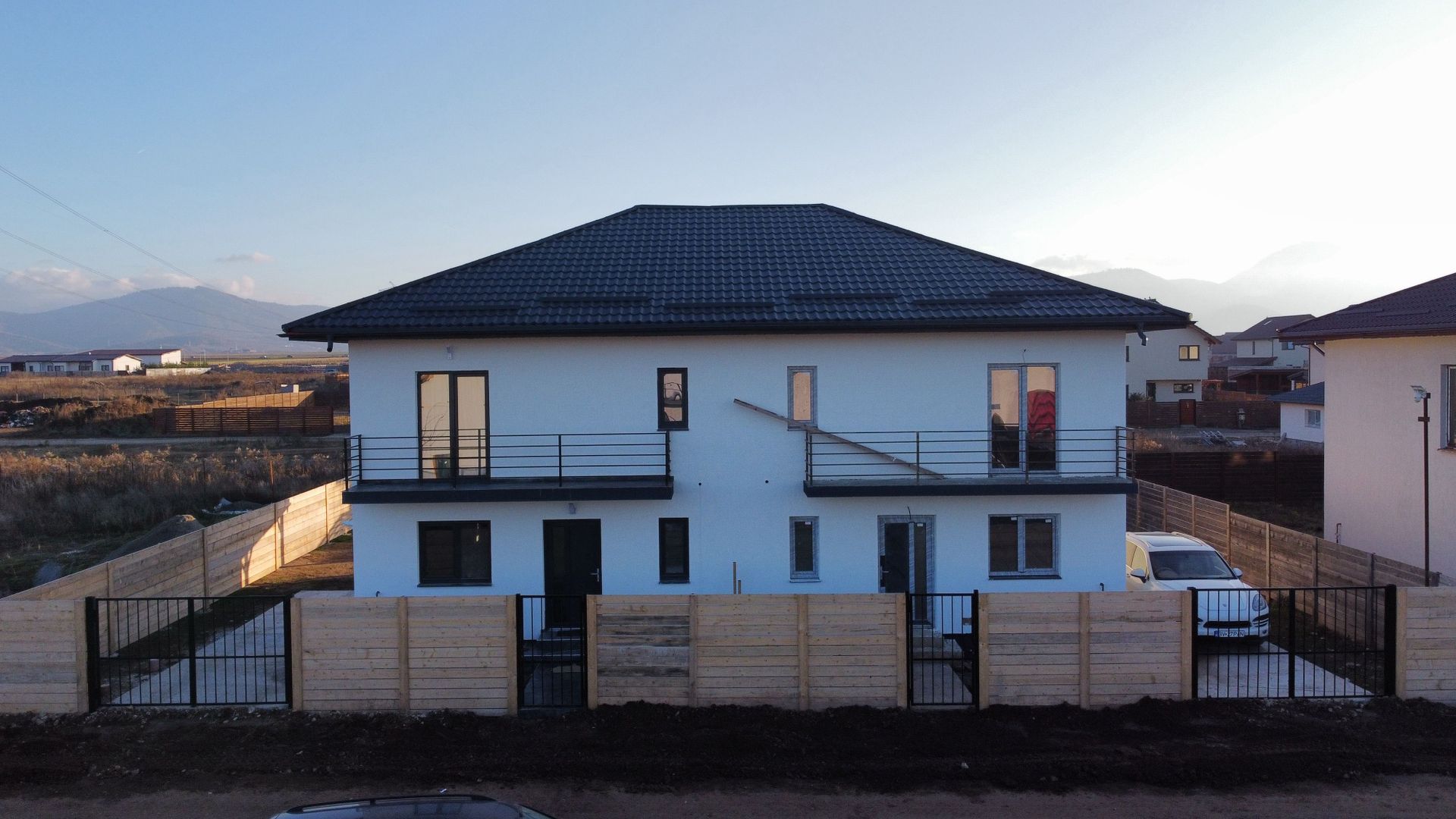 Duplex modern de vânzare în cartierul Izvor - Poză 1